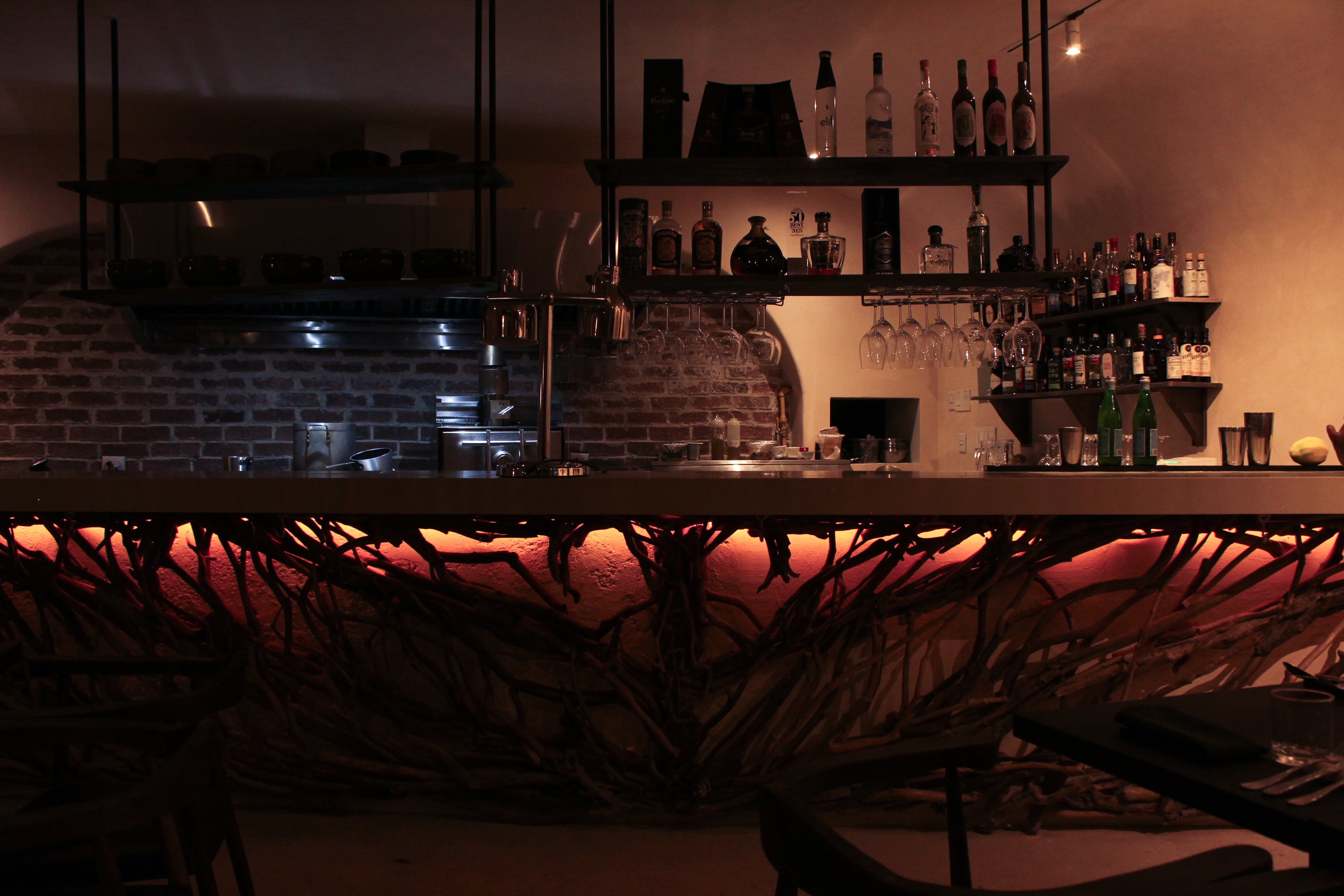 Cocina abierta del restaurante Sikwa, en Costa Rica.