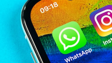 Tres razones (y una adicional) y tres medidas de seguridad que debe (y puede) activar en WhatsApp