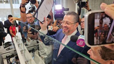 De consulta multitemática a camisa de fuerza para la Contraloría: así cambió la propuesta de referéndum de Rodrigo Chaves