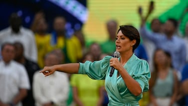 Michelle Bolsonaro ventila ruptura con Flávio y agita el panorama electoral de Brasil