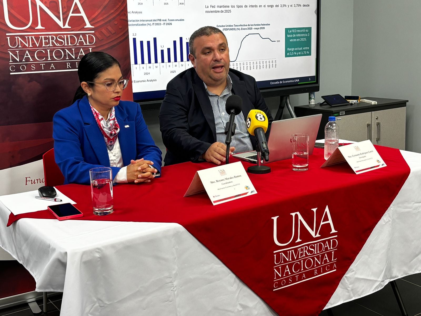 Fernando Rodríguez, economista de la Universidad Nacional y Roxana Morales.