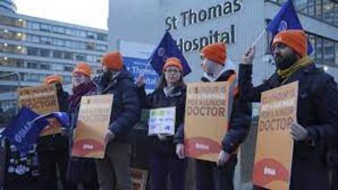 Inicia en Inglaterra la huelga más larga de la historia en el sistema público de salud