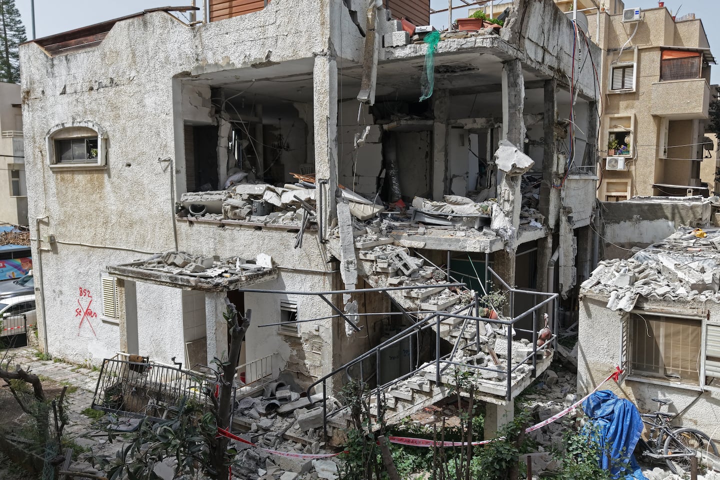 Guerra en Medio Oriente: ultimátum de EE. UU. a Irán, ataques simultáneos y presión petrolera marcan primeras horas del 4 de abril