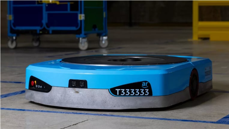 Titan, Amazon, robot