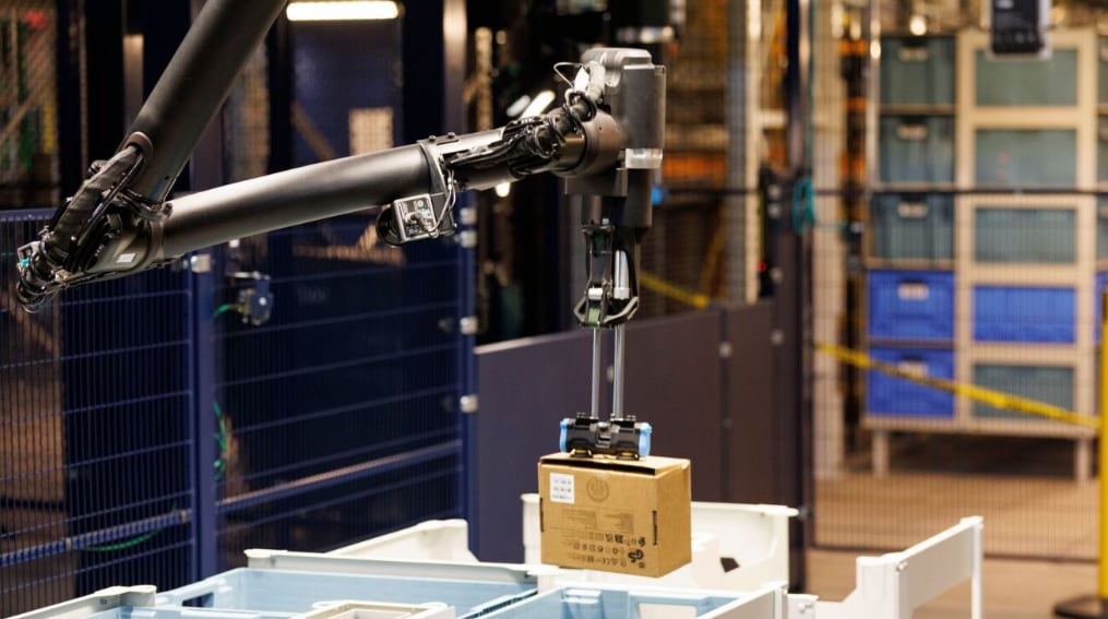 Blue Jays, Amazon, robot