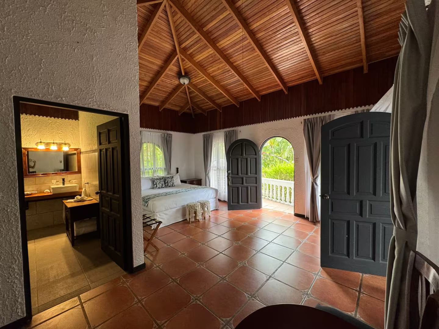Bungalow en Cartago. Lista de los Airbnb más caros en la provincia.