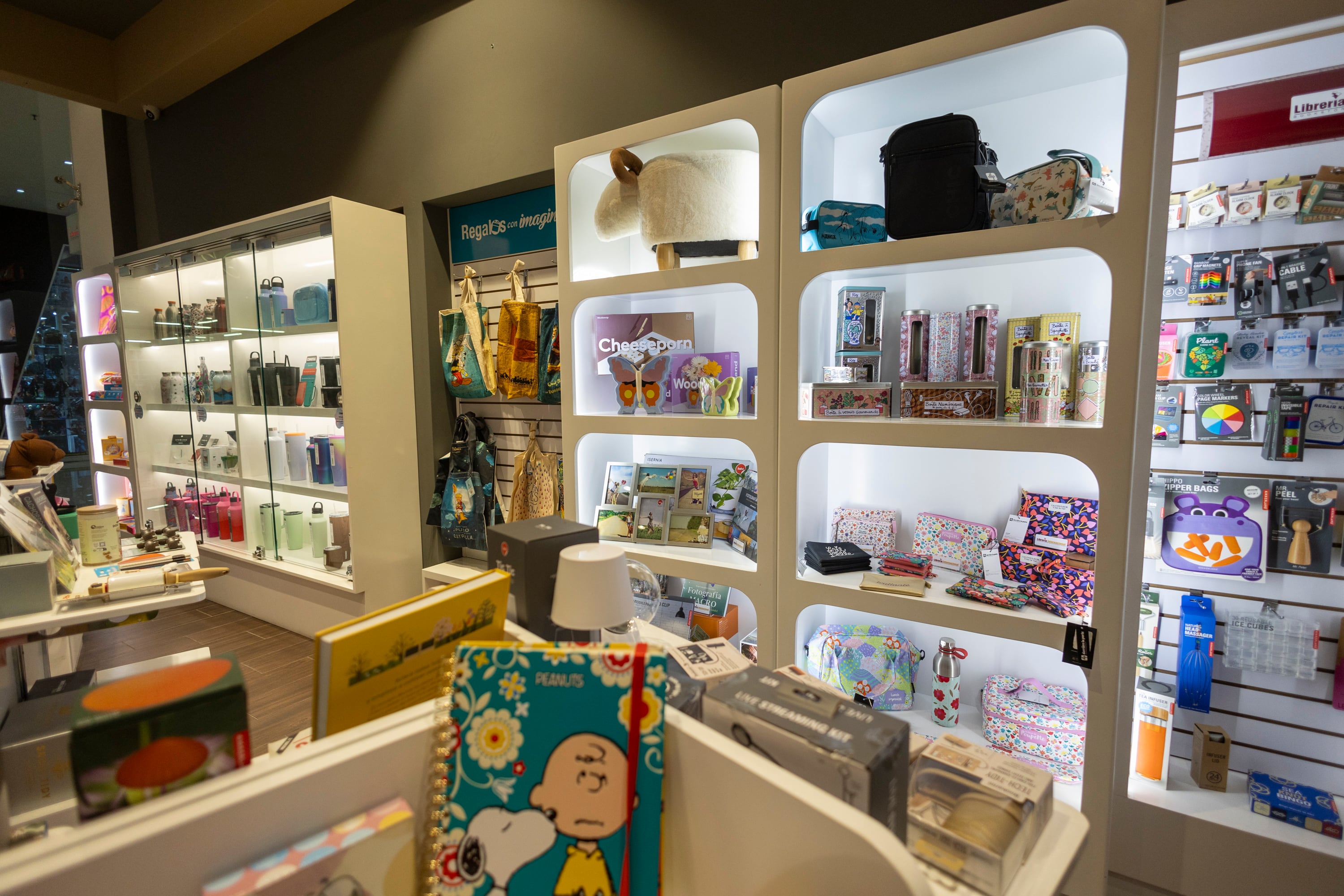 La idea es ver la variedad de productos que venden, y no solo libros.