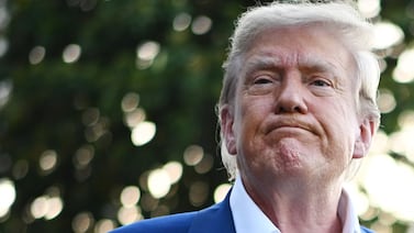 Donald Trump dice que suspenderá “permanentemente” la migración desde el “tercer mundo” y revocará “millones” de visados