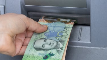 ¿Cuál actividad paga los mejores salarios en Costa Rica? Compare su sueldo con los del resto de sectores