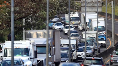 Registro Nacional hará cambios en la selección de letras y números para las placas de vehículos: se podrán vocales y hay nuevas reglas