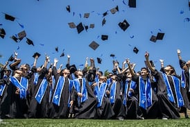 Jóvenes costarricenses podrán optar por becas completas para estudiar en colegios de clase mundial