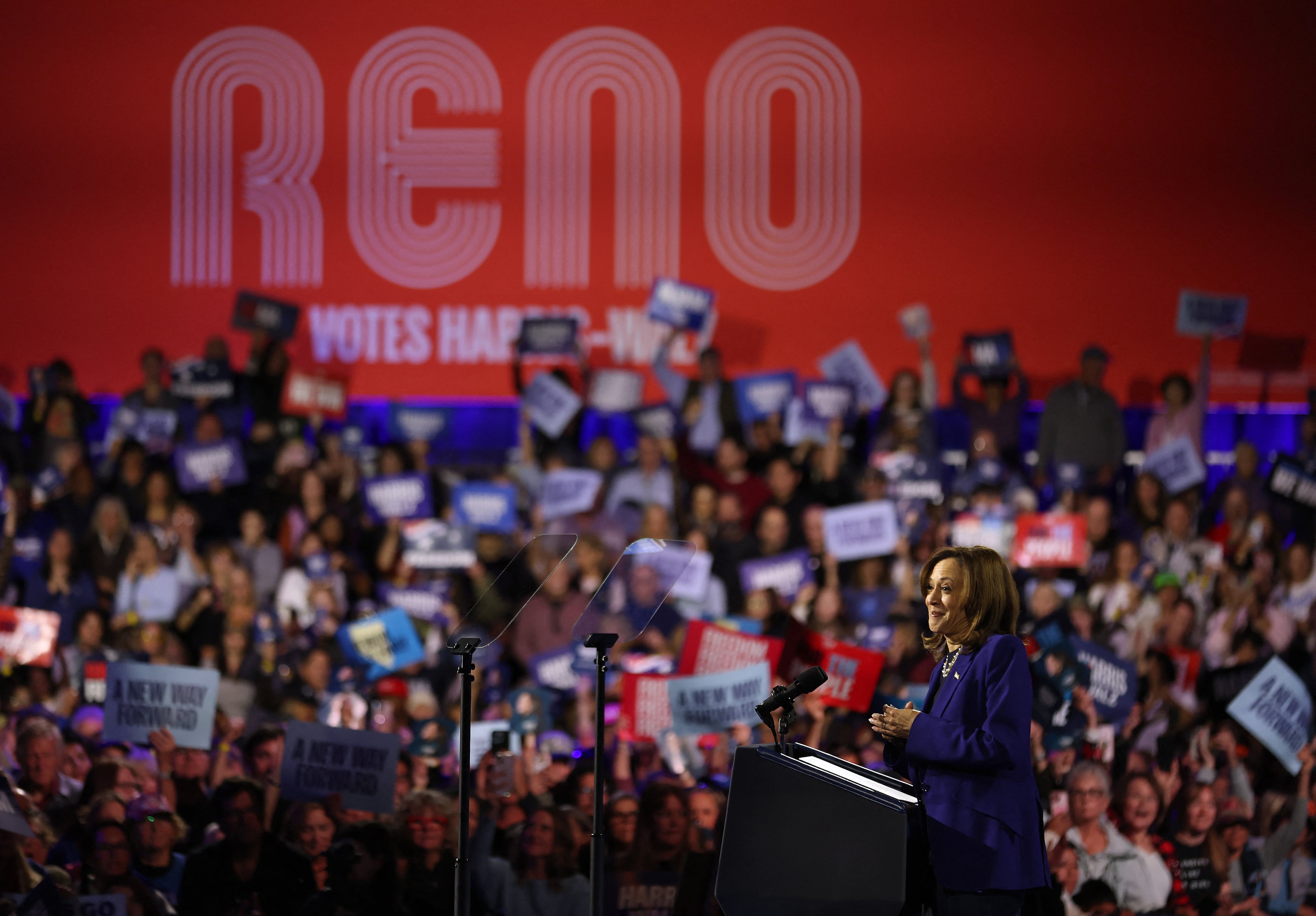 Durante su mitin en Reno, Nevada, Harris se refirió a su promesa para reducir el costo de la vivienda y los precios en medicamentos recetados. Ahora, se dirige a Las Vegas. (Foto: AFP)