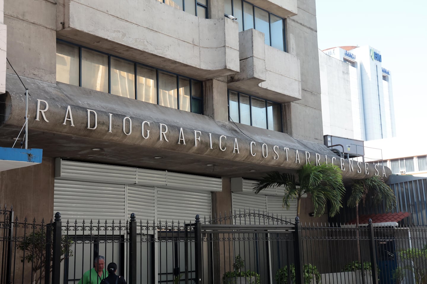 ¿Qué hace Racsa metida en una licitación para enseñar inglés junto a Open English?