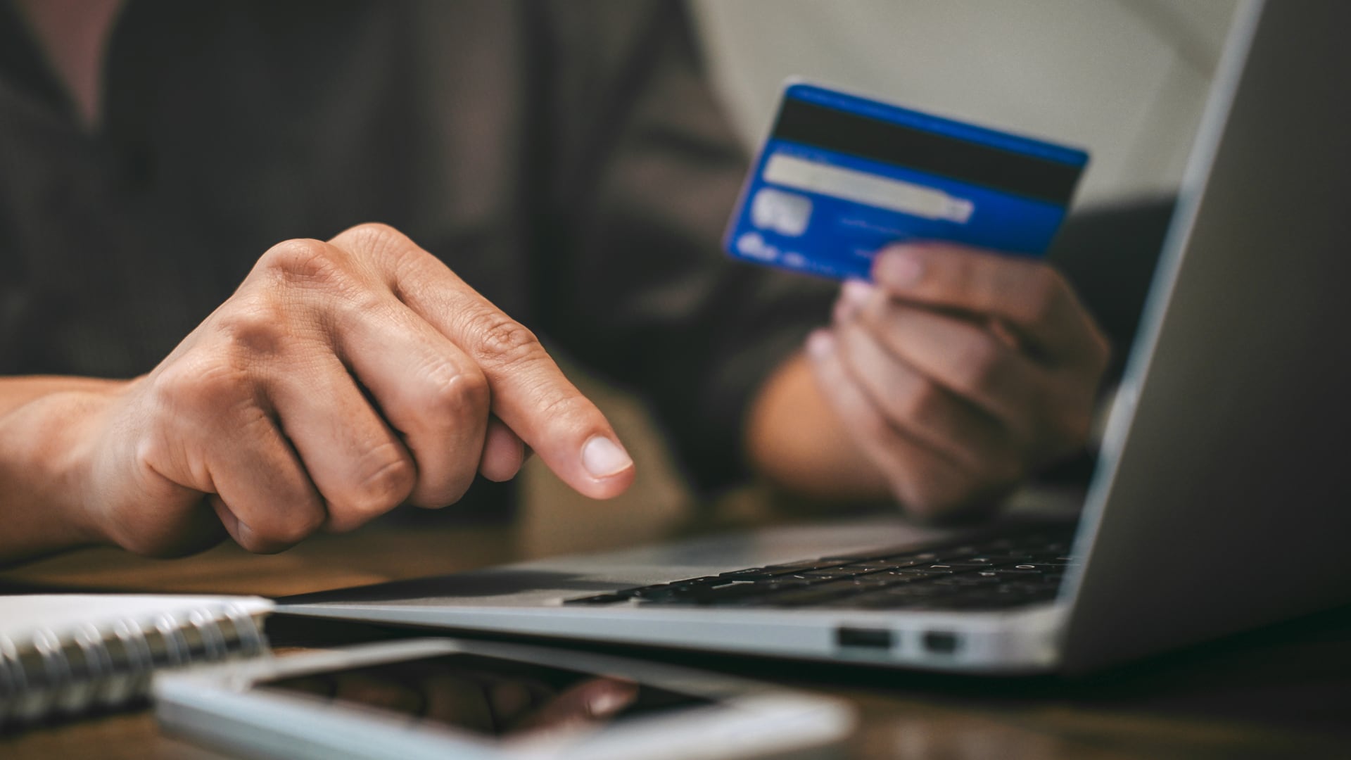 Aplicación BCR Clave Virtual en un celular, nueva herramienta de autenticación del Banco de Costa Rica que sustituye las coordenadas y mejora la seguridad con códigos temporales.