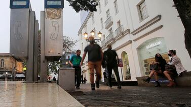 Confianza del consumidor sufre histórica caída en Costa Rica ante presiones fiscales y choque externo