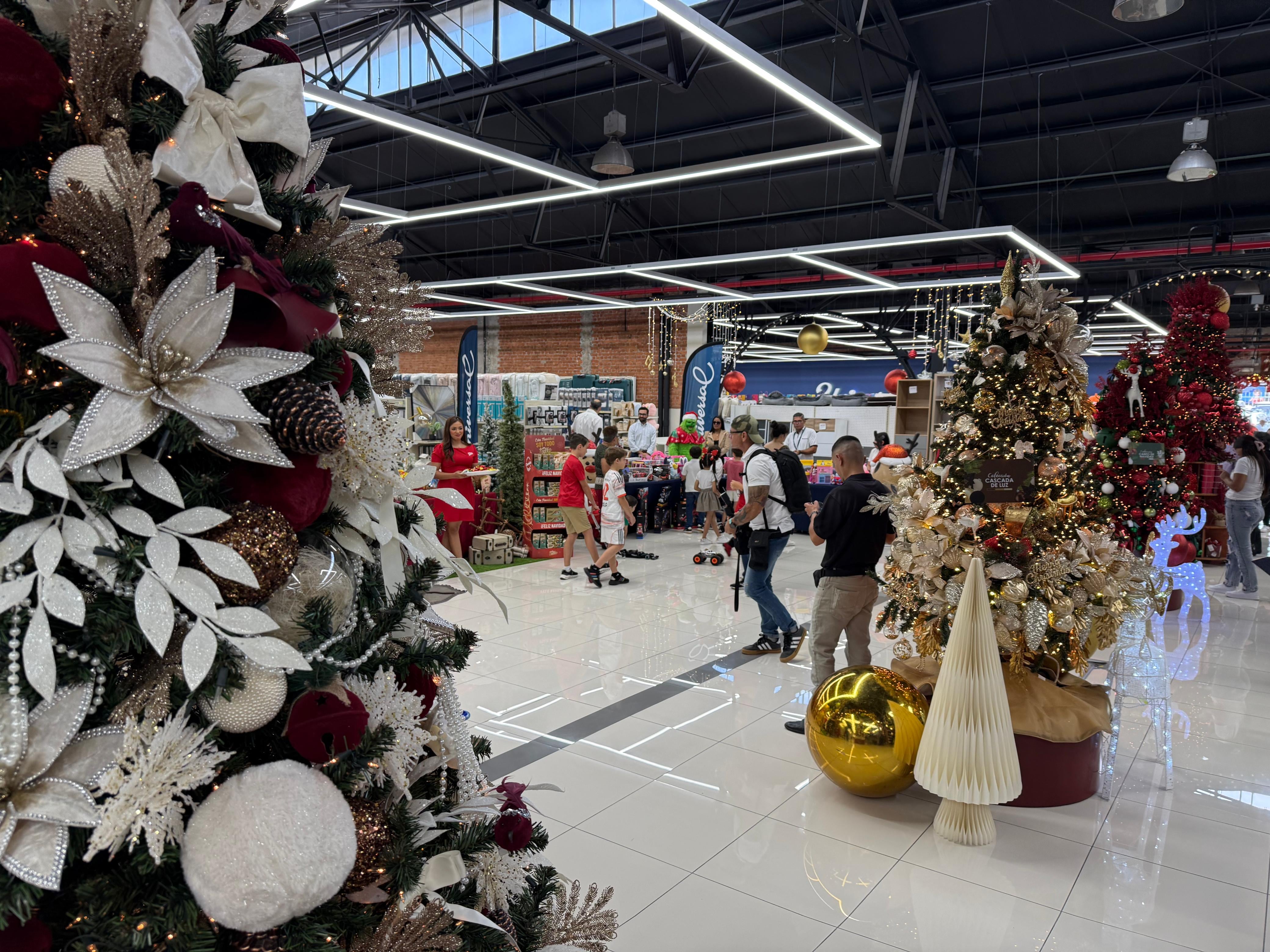 El 25 de setiembre las Tiendas Universal inauguraron la Navidad 2025.