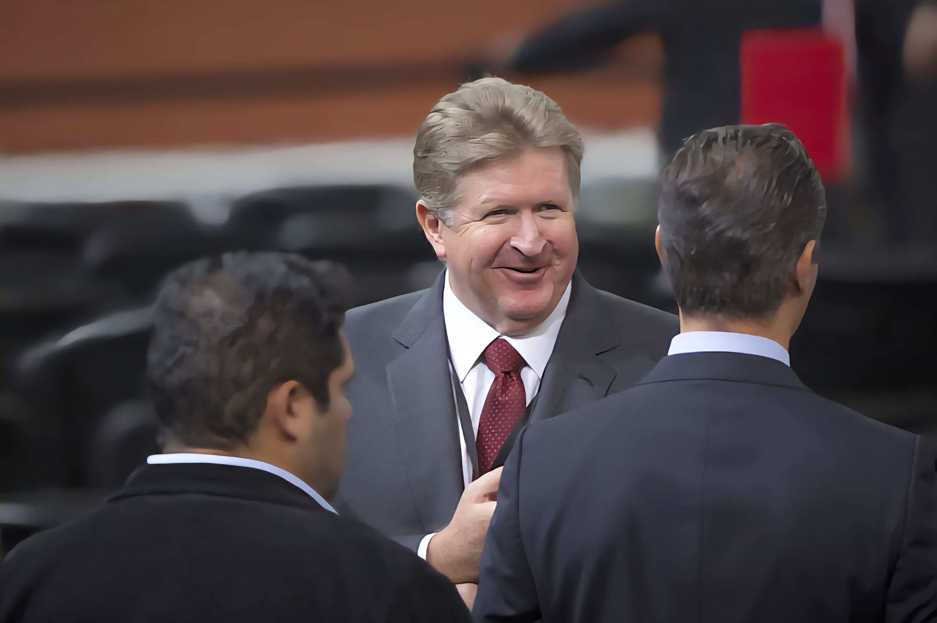 Germán Larrea es el propietario y figura central de grupo México, un conglomerado con una influencia significativa en los sectores de minería y transporte.