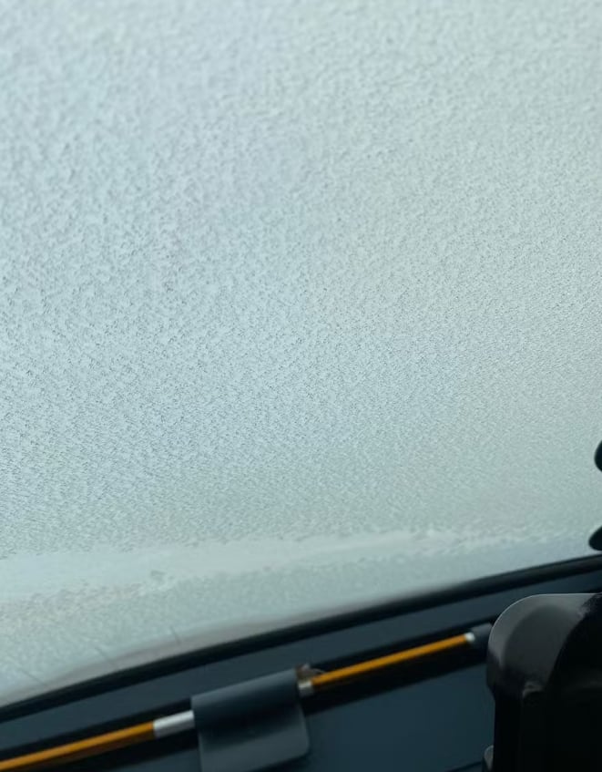 Photo of the side window of the A320 cabin that froze today on a flight to Guarulhos — Photo: Personal archive . GDA / O Globo