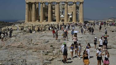 La Acrópolis de Atenas es invadida por turistas hasta niveles preocupantes