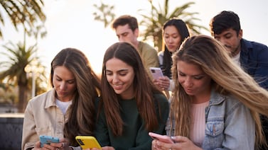 La demanda de 29 estados contra Meta revela un problema mayor: la soledad de los adolescentes