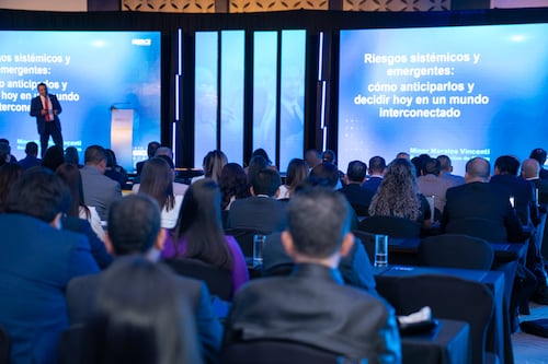 BCR fortalece la toma de decisiones con análisis de riesgos globales y tecnológicos