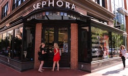 Dueño de Sephora y Benefit Cosmetics bajo investigación en Italia