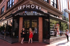 Dueño de Sephora y Benefit Cosmetics bajo investigación en Italia