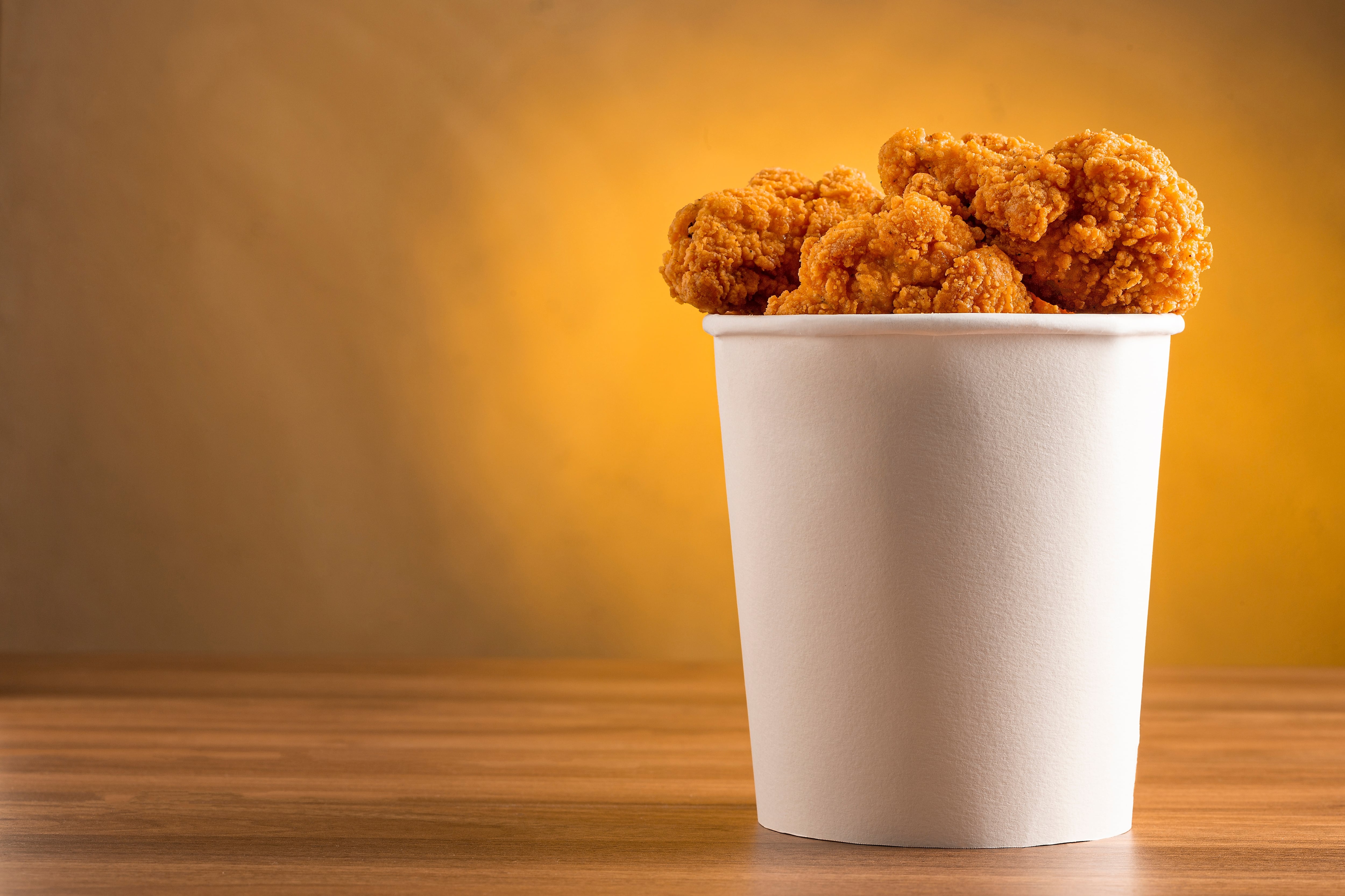 Balde de pollo, recipiente de pollo, chicken bucket, portada EF 11.11.23