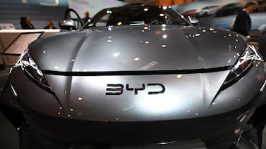 China toma la delantera: BYD supera el volumen de ventas global de Tesla ante caída en Occidente