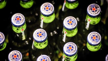 Heineken anuncia miles de despidos; beneficio neto sube 10,2%