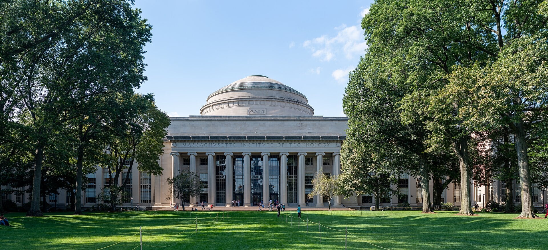 Oxford y MIT ocupan el primer lugar en rankings distintos. La metodología explica la diferencia.
