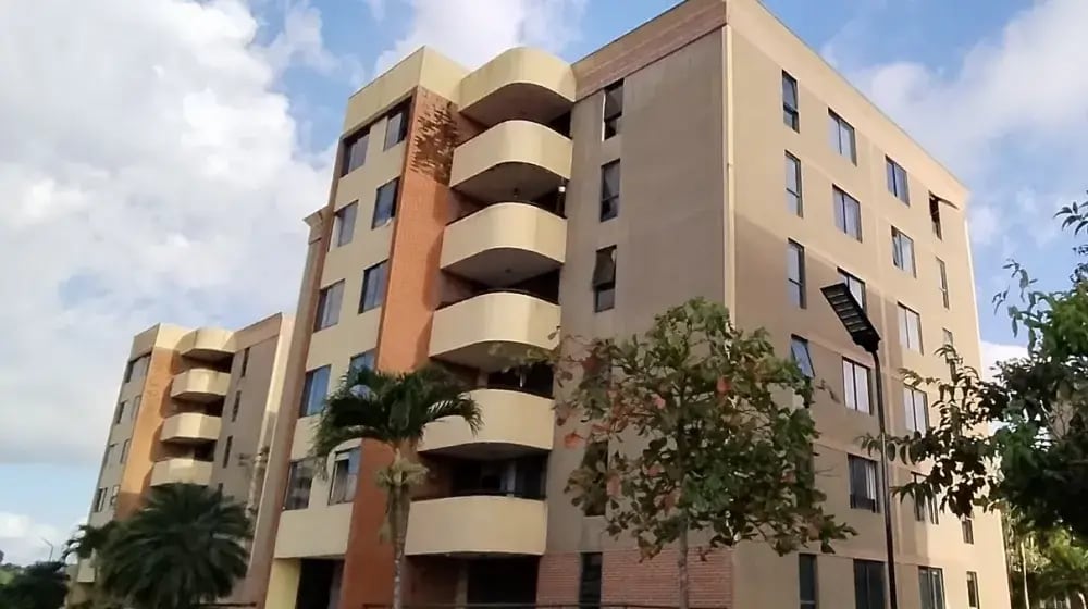 BAC ofrece un apartamento de dos dormitorios y dos baños en el condominio Campo Alto, San Rafael de Alajuela, por $84.679. El complejo cuenta con piscina, áreas verdes y espacios recreativos.