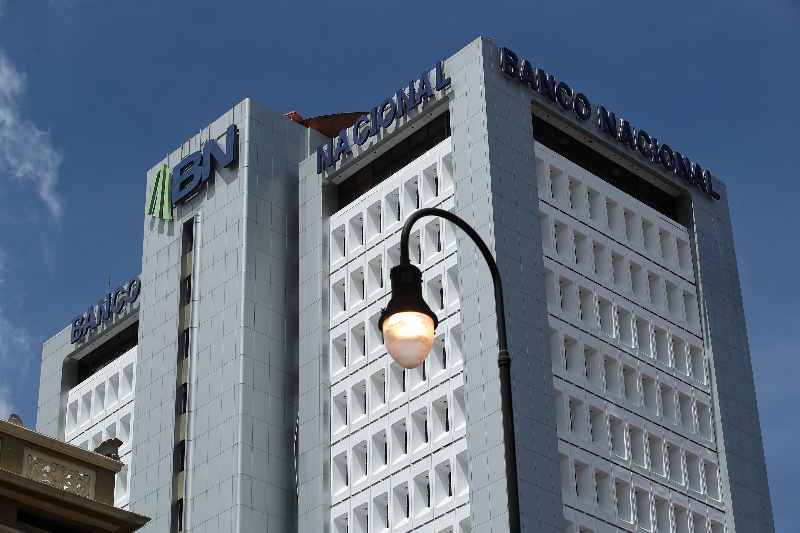 13/02/2024/ recorrido por bancos. Diferentes ángulos de sus fachadas / en la imagen Banco Nacional sucursal principal en San José centro / Foto John Durán