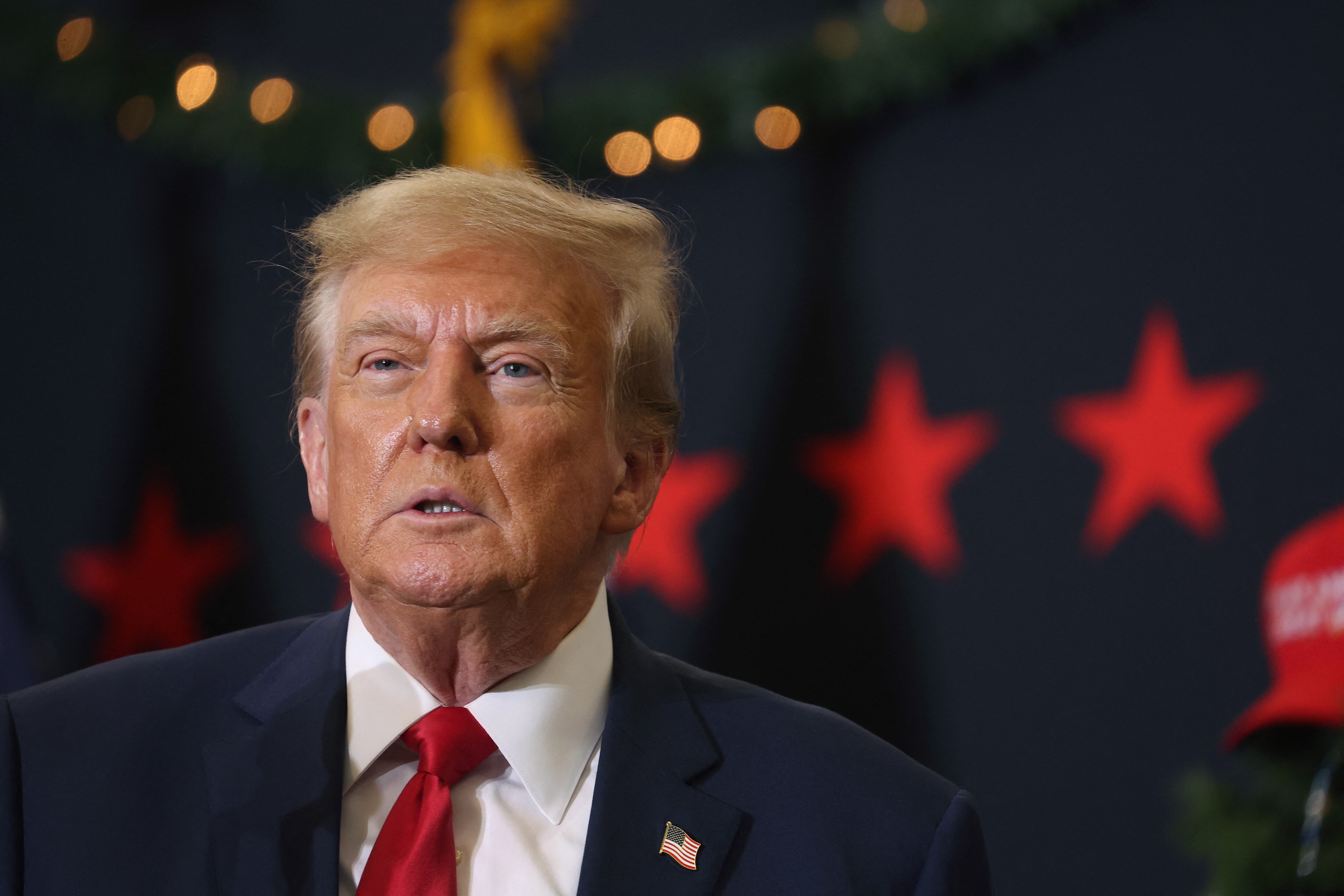 Donald Trump, de 77 años, irá a juicio en marzo por cargos federales de conspirar para revertir su derrota en las elecciones de 2020, ganadas por el actual presidente demócrata, Joe Biden.