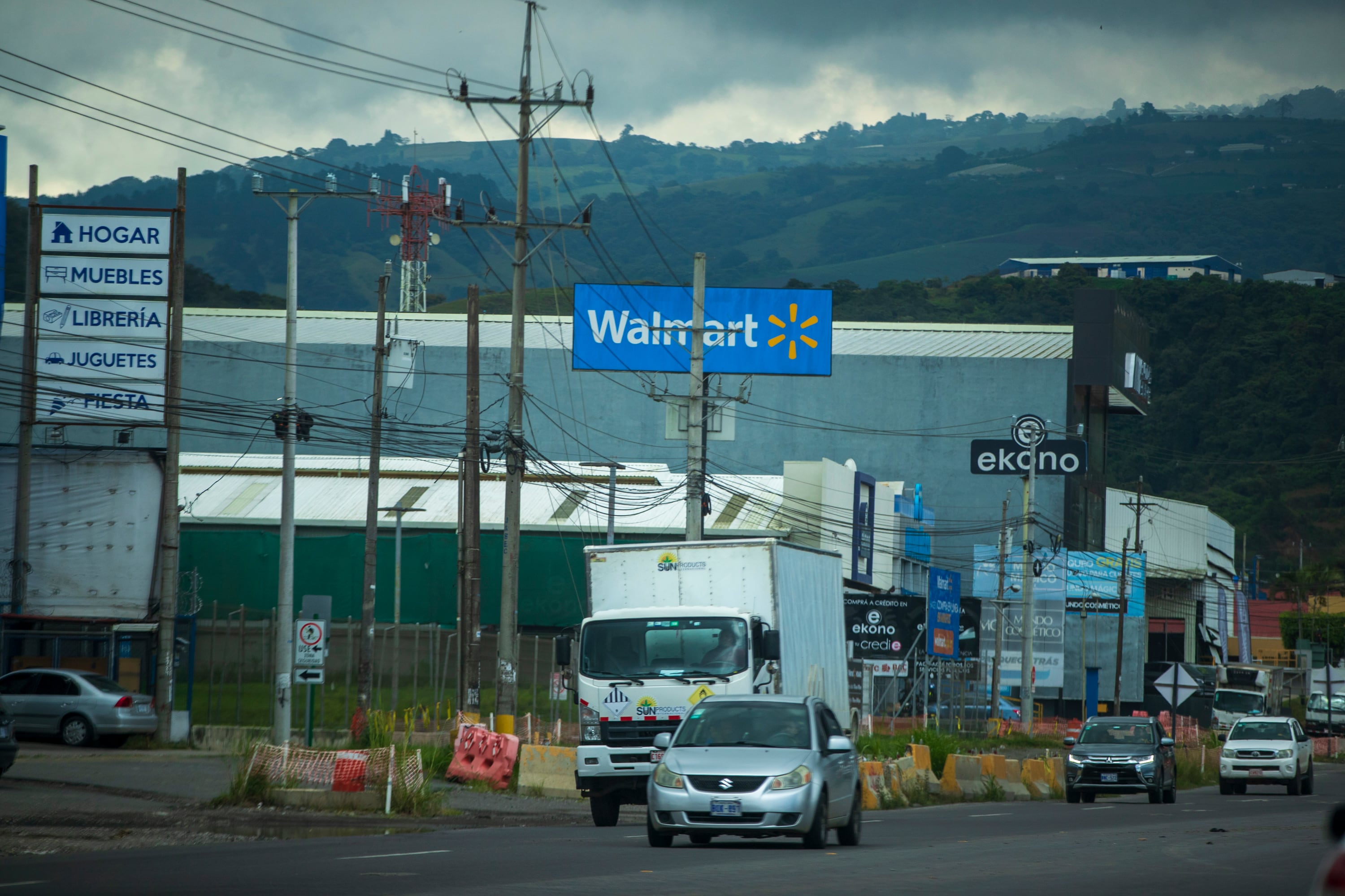 01/11/2023, Cartago, recorrido por El Guarco y La Lima de Cartago para ver el crecimiento del comercio en la zona.