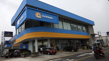 ¿Por qué se fusionan los bancos y las cooperativas? Absorciones podrían marcar el futuro de la banca en Costa Rica