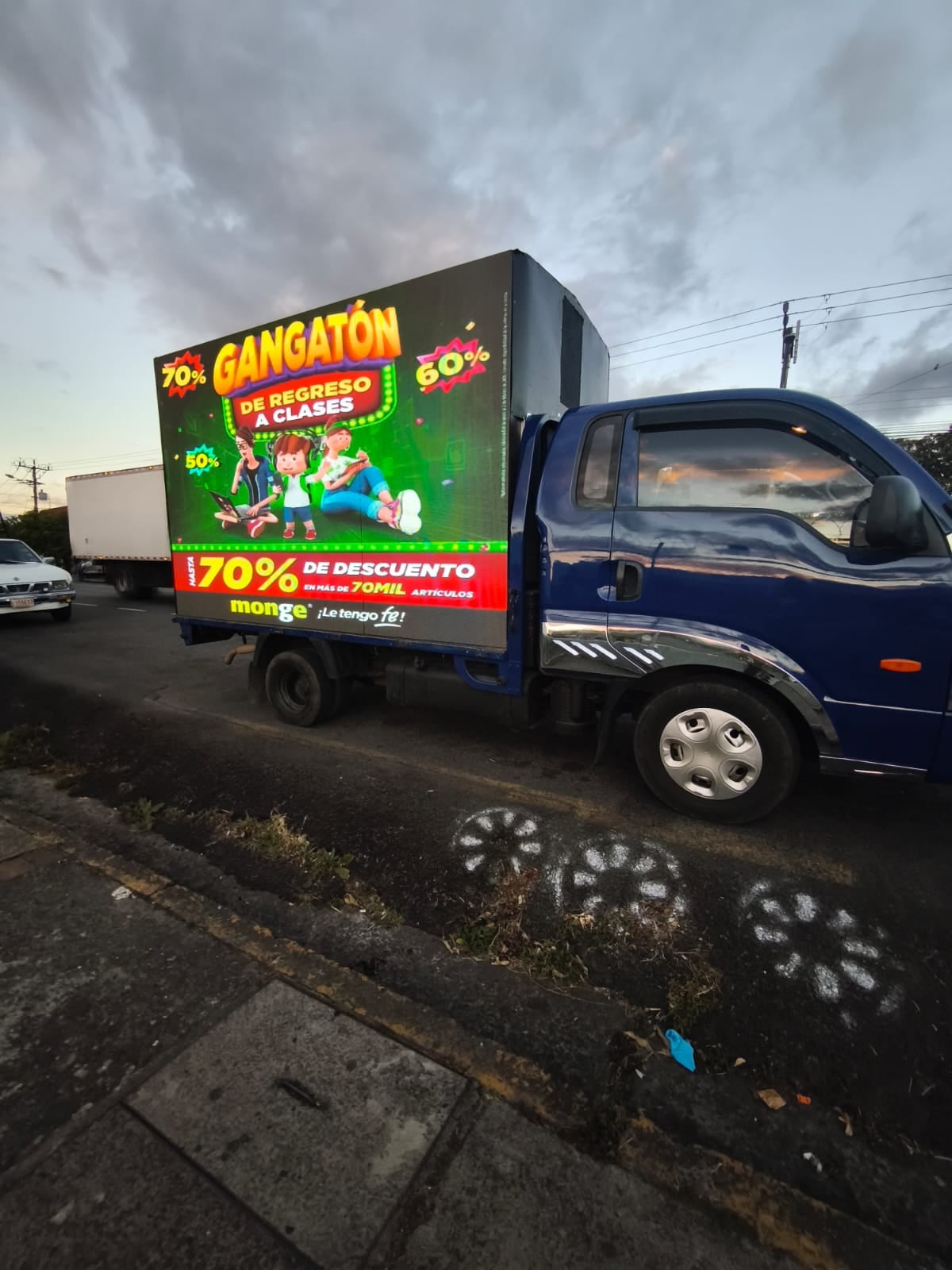 Pantallas Móviles, publicidad exterior