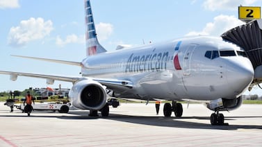 ¿Viaja con American Airlines? Así le afecta el nuevo control de equipaje en sus conexiones en EE. UU.