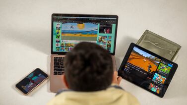 Dilemas de época: ¿a qué edad darle el primer celular a un hijo?