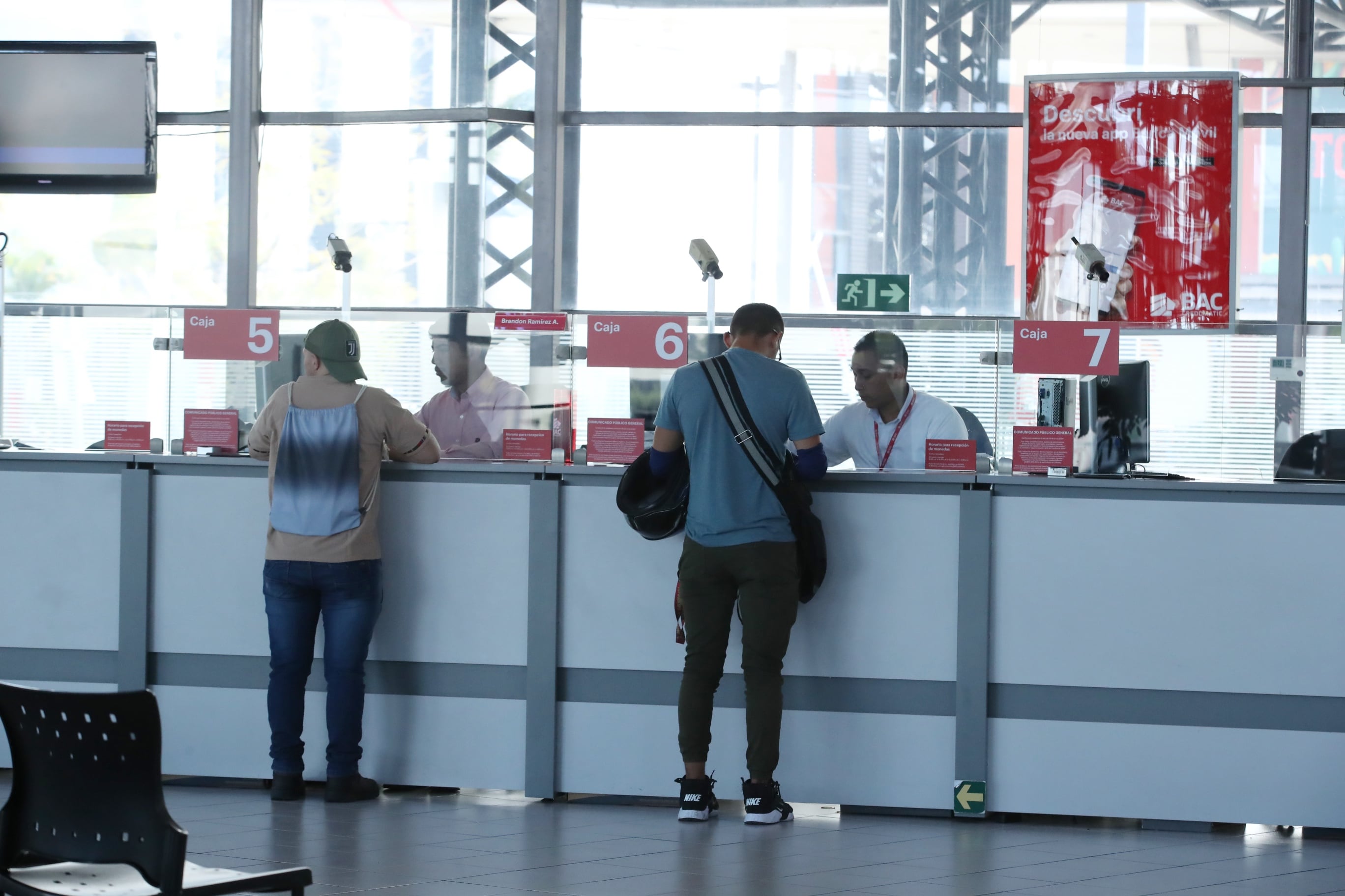 13/02/2024/ recorrido por bancos. Diferentes ángulos de sus fachadas / en la imagen BAC San José de la rotonda de la bandera, imágenes de la sucursal, instalaciones y cajeros / Foto John Durán
