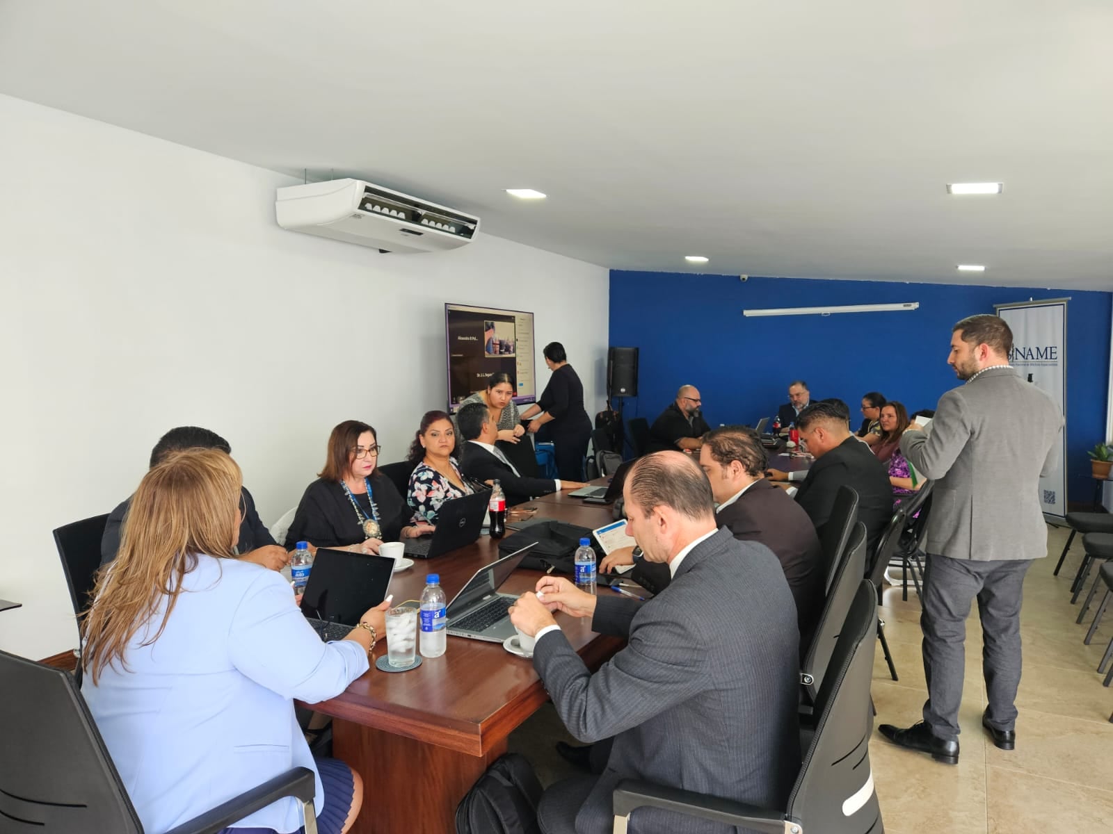 Siname y CCSS retoman conversaciones para frenar protesta de médicos especialistas. Lunes 1 de abril 2024