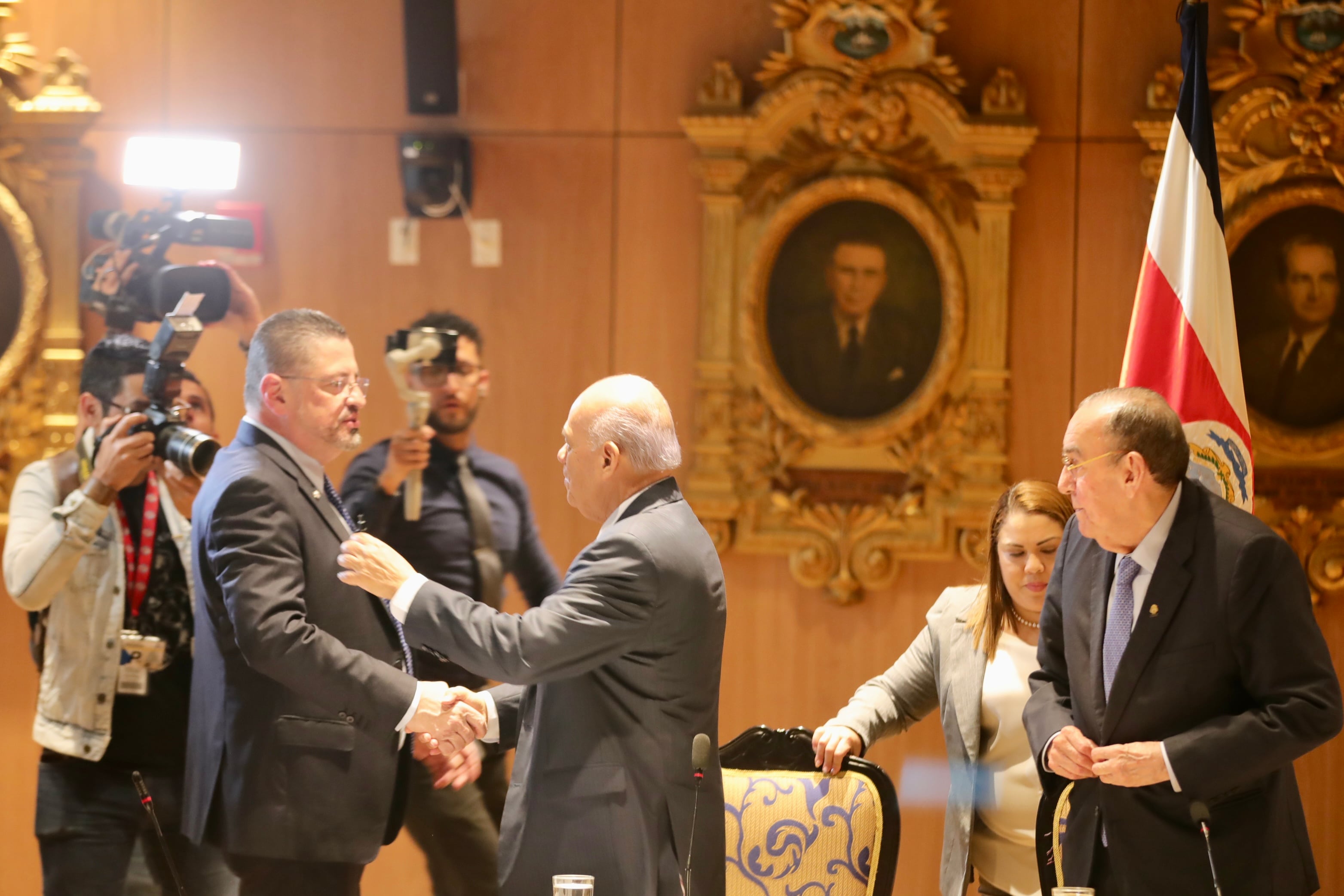Reunión supremos poderes seguridad