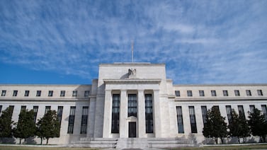 Reducción de personal en Estados Unidos se acelera por incertidumbre económica, advierte la Fed
