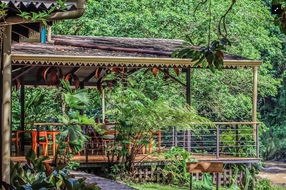 Lodge junto al río Pacuare.