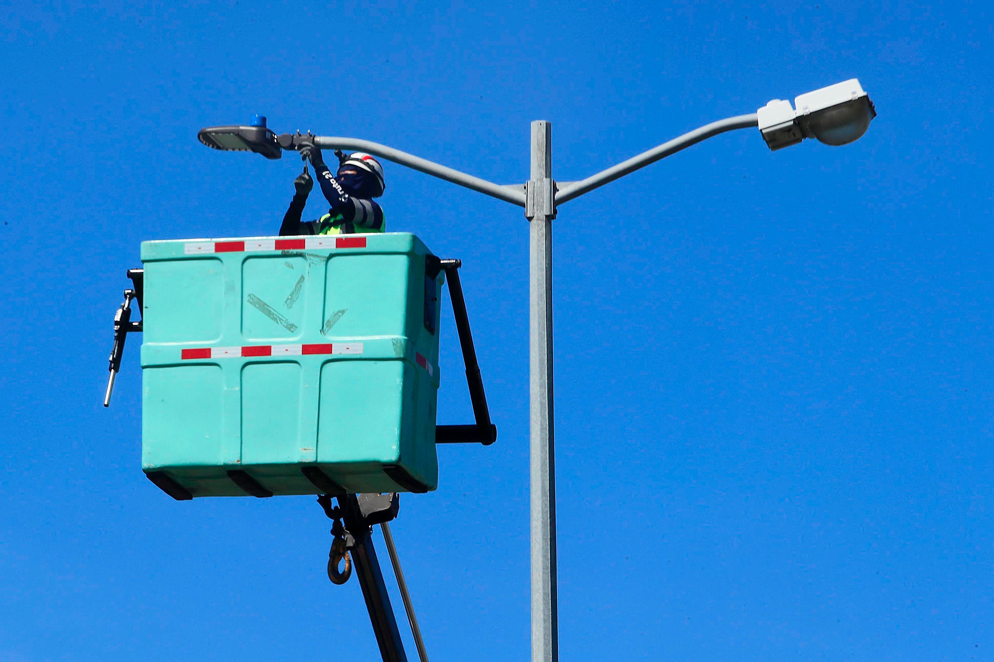 13/09/2023 Pavas. Electricidad; Alumbrado público; Postes de alumbrado público; Mantenimiento eléctrico, etc.