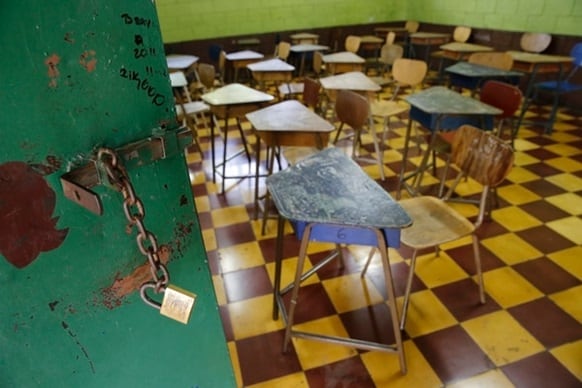 Las aulas cerradas no solo representan un atraso en los procesos de aprendizaje sino que arrastran efectos emocionales para niños, niños y jóvenes. Archivo/Albert Marín