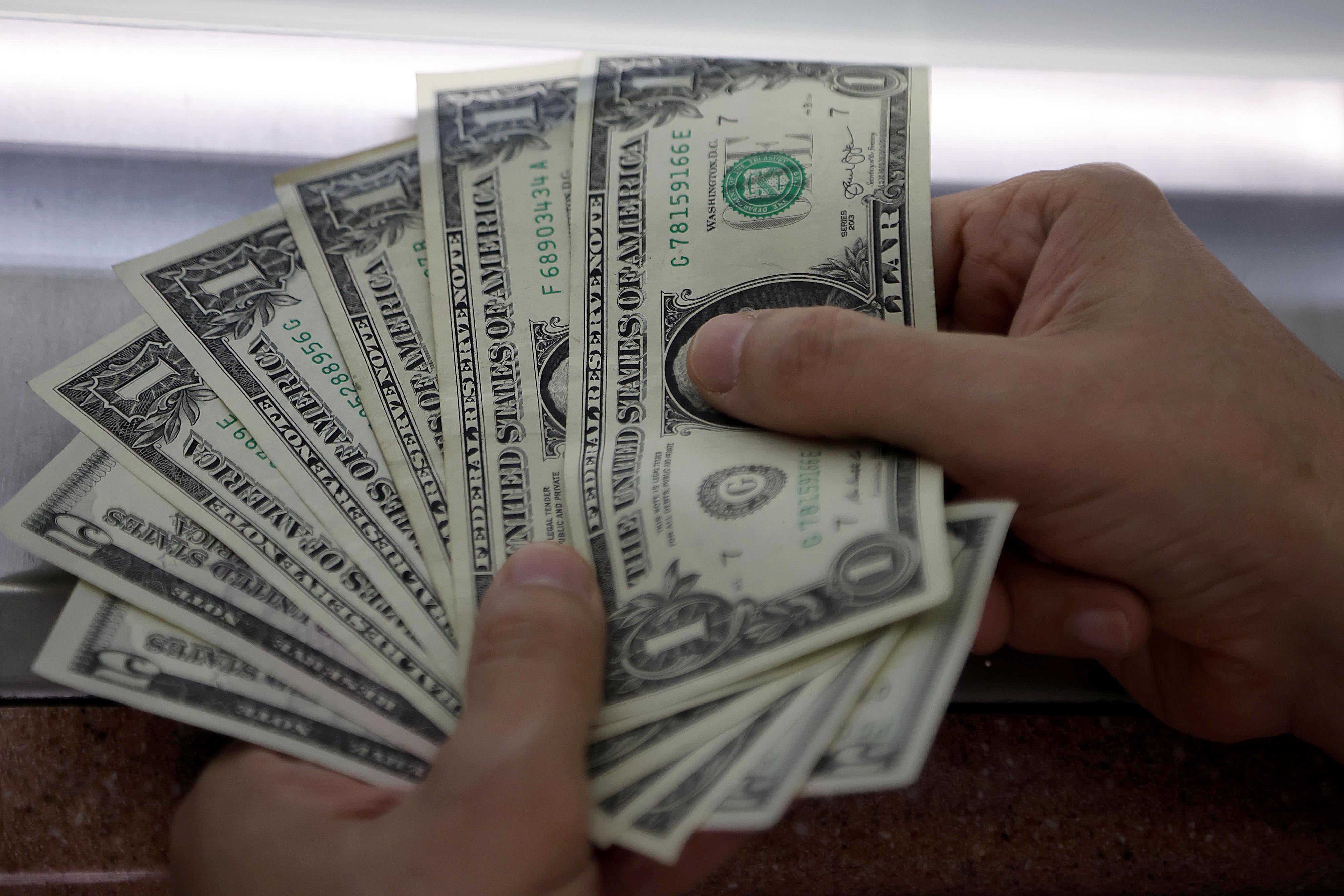 23/04/2024 Fotos de dolares y colones, para notas relacionadas con Tipo de cambio, Cambo de divisas, Dolar vs. colón, Cambio de dolares; Moneda estadounidense, etc. Foto: Rafael Pacheco Granados