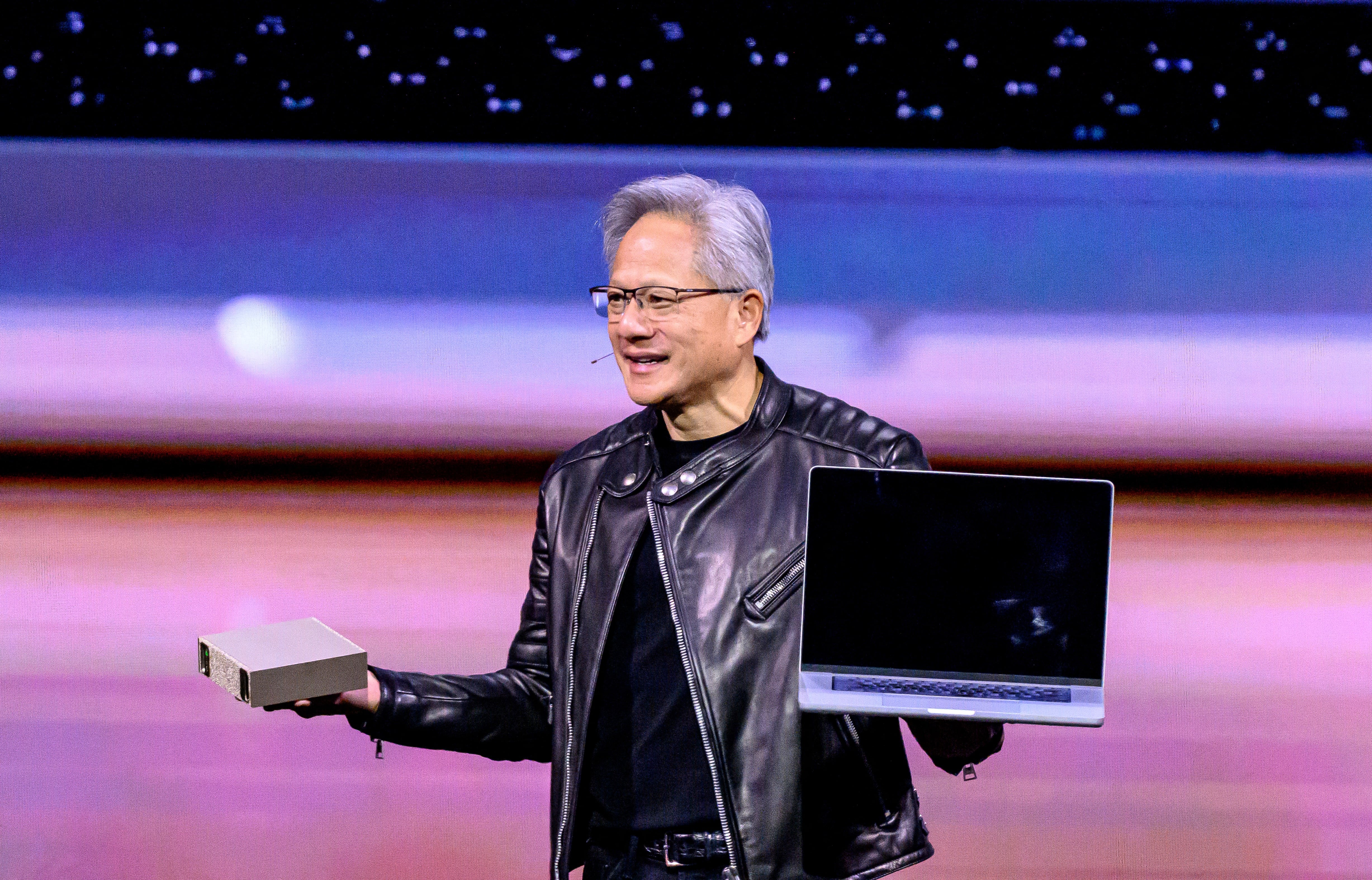 El CEO de Nvidia, Jensen Huang, presenta nuevos productos durante una sesión magistral en el SAP Center en San José, California, el 18 de marzo de 2025.