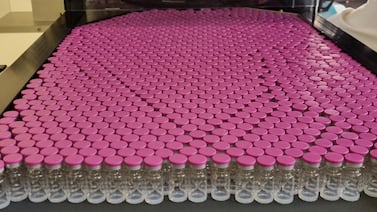 Mezcla de suerte y riesgos calculados explica el fenómeno de la vacuna Pfizer/BioNTech