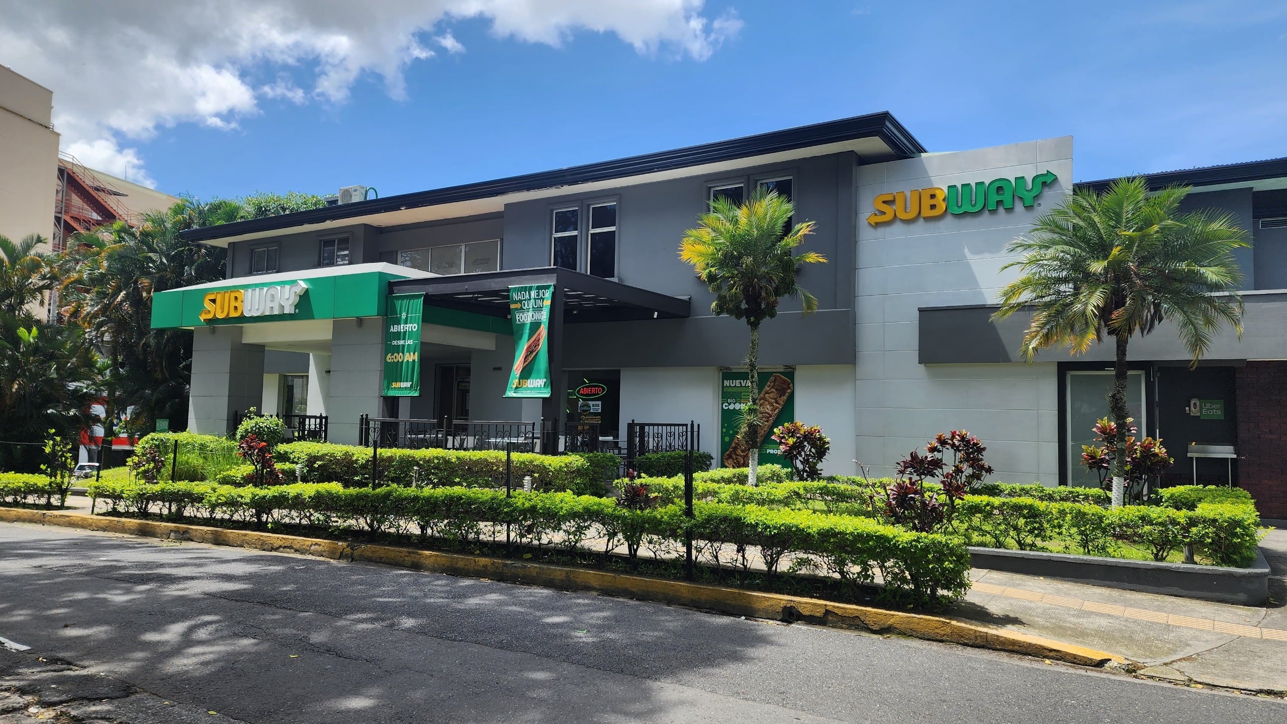A Subway le encanta que las familias vuelvan a entretenerse unidas y se diviertan mientras buscan a Los Zumbis.